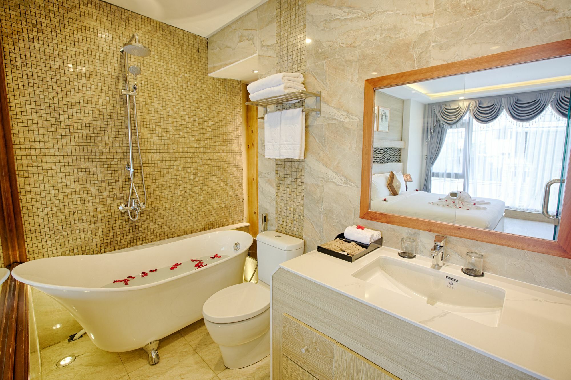 Alyssa Hotel Da Nang Zewnętrze zdjęcie